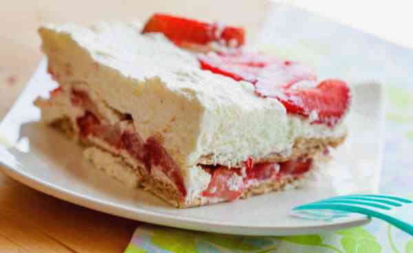 Strawberry Float Cake Recipe